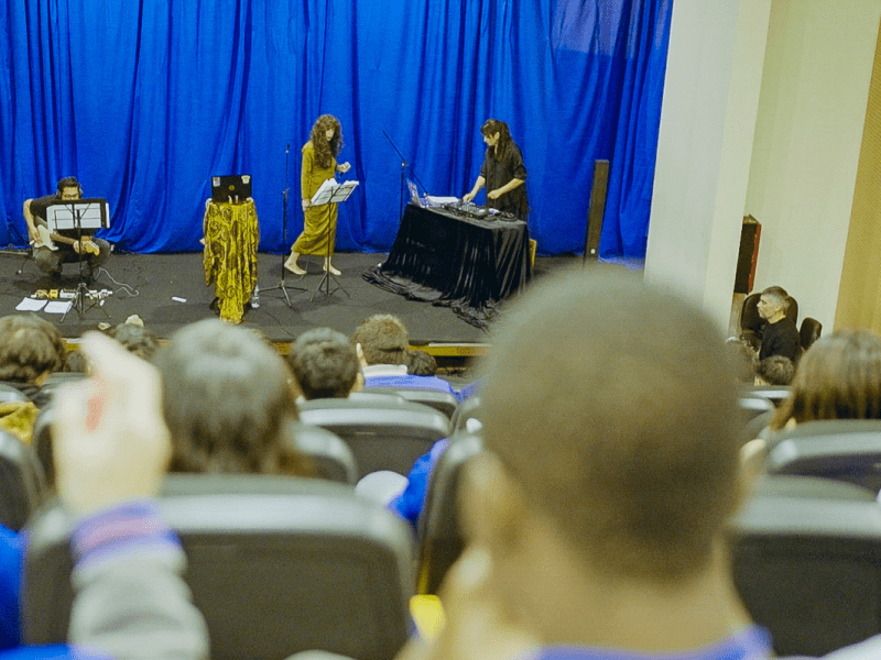 Celebramos el Día del Libro con puesta en escena «Frecuencia poética del&nbsp;desierto»